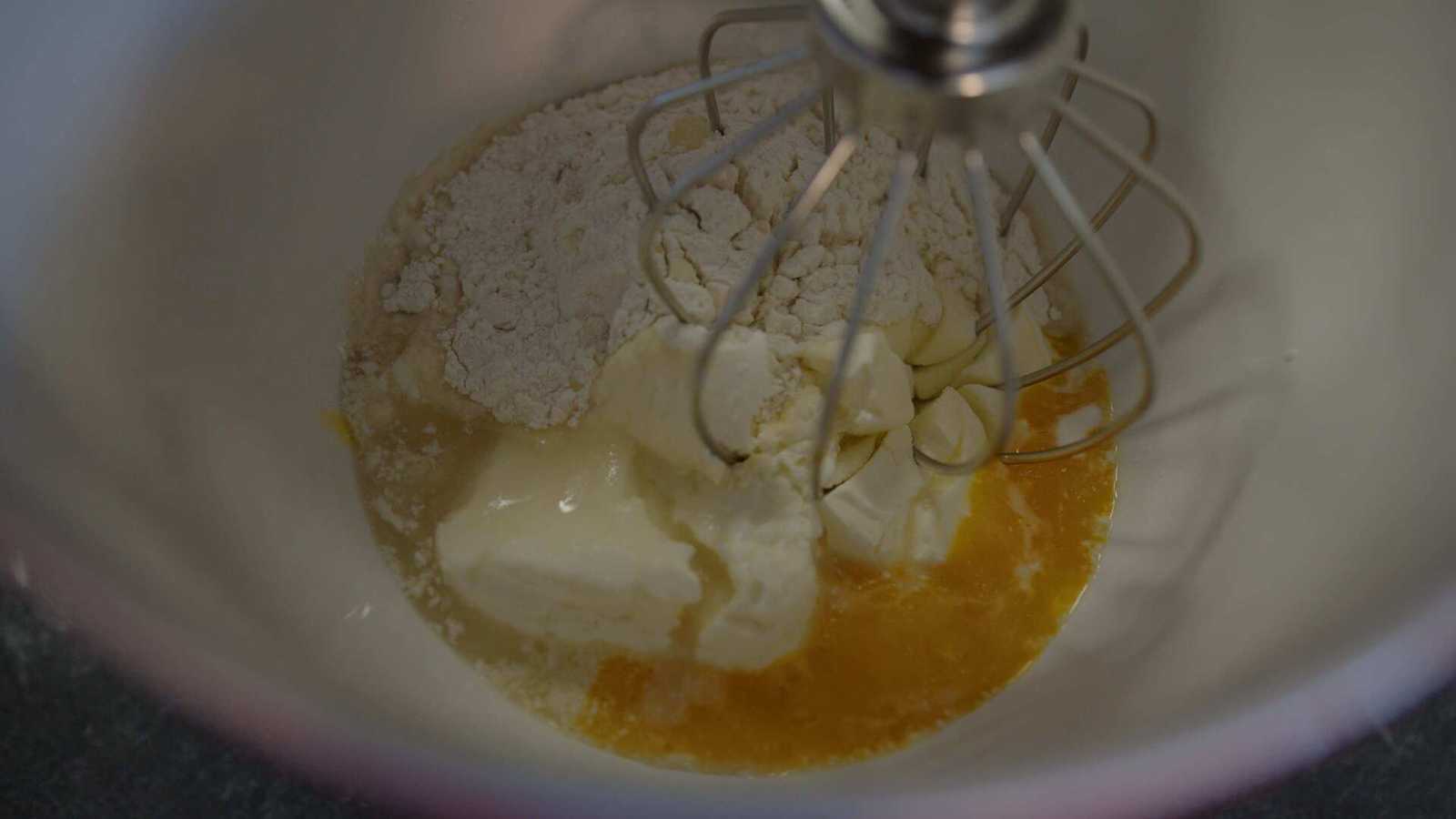 Cream filling in mixer