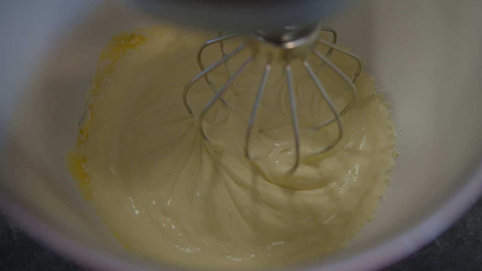 Cream filling mixing