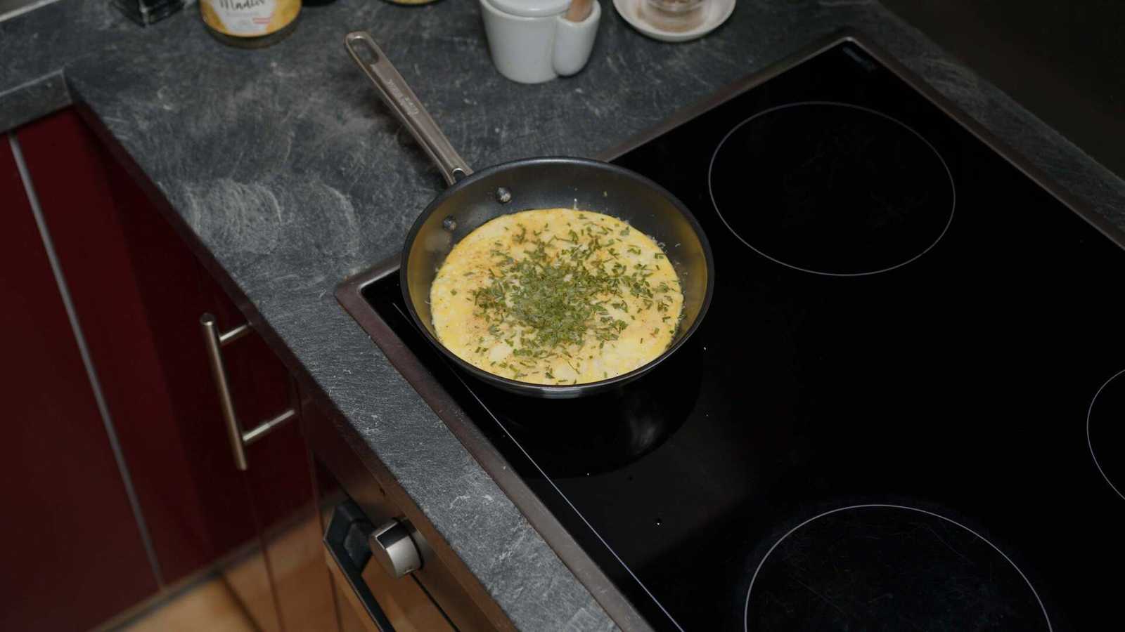 No longer jiggling eggs shown in a pan